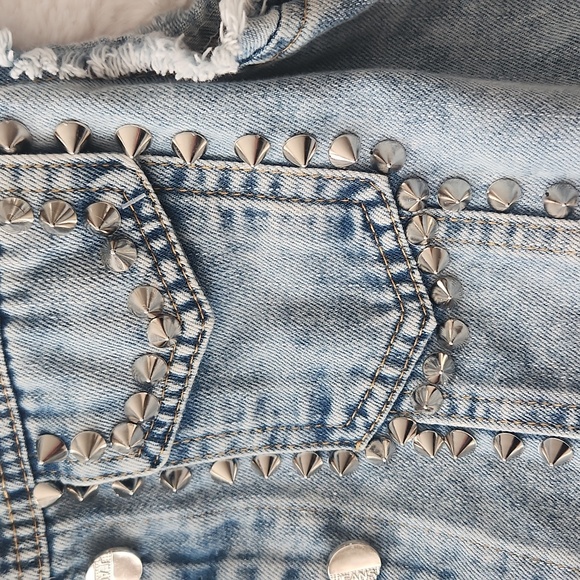 LIZZETTE Studded Jean Vest - Picture 4 of 7